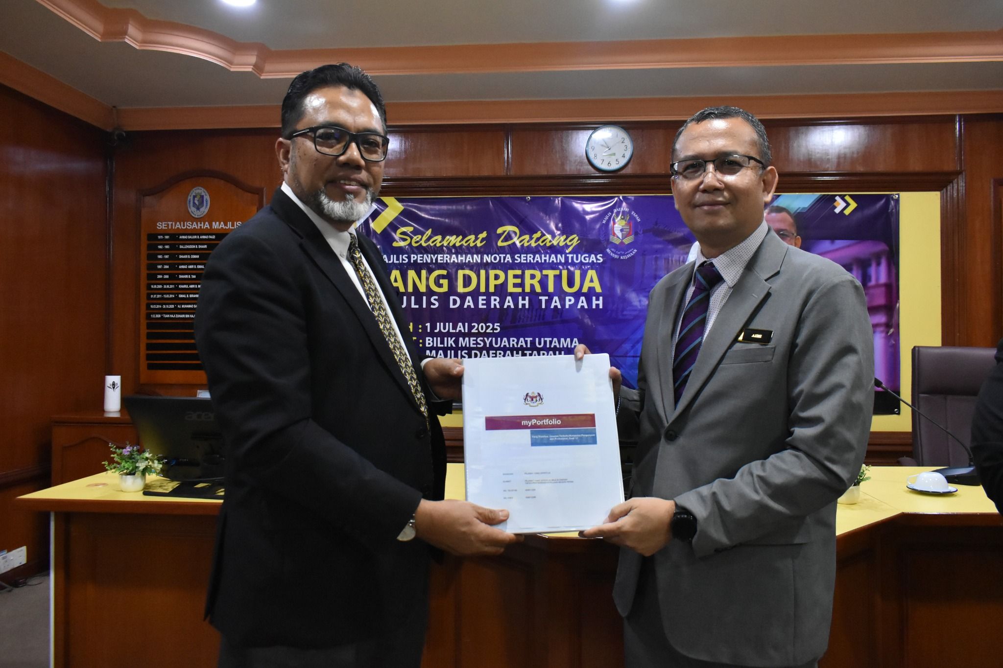 MAJLIS PENYERAHAN NOTA SERAHAN TUGAS YANG DIPERTUA MAJLIS DAERAH TAPAH